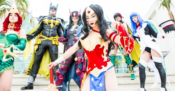 batmanbruce-waynecarrie-kellyhuntressmerarobin-dcwonder-womanzatanna-zatara